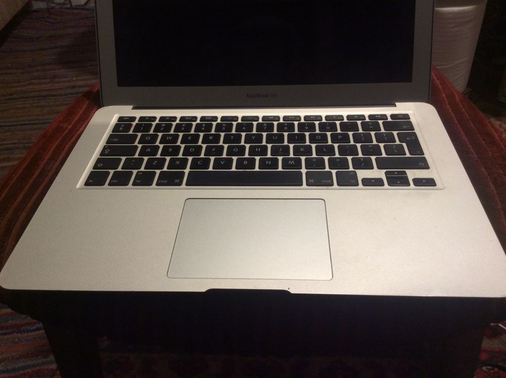 Dezmembrez macbook air A1466 sau vind intreg