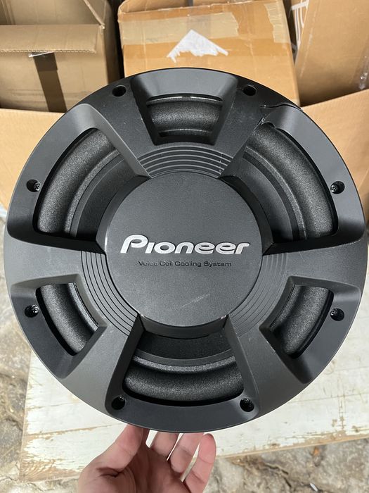 Чисто НОВА бас каса