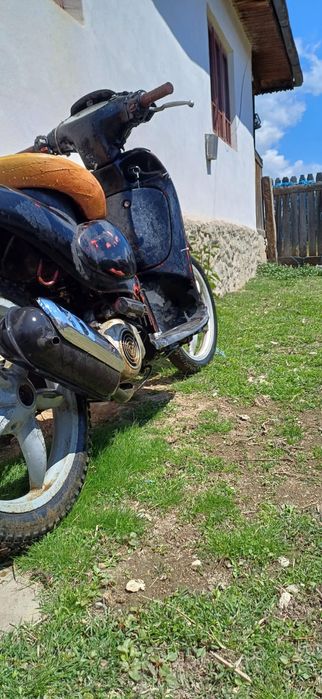 Scuter Aprilia scarabeo