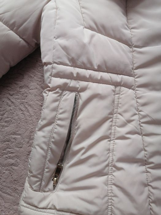 Зимно бежаво яке.