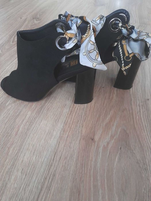 Продавам дамски обувки