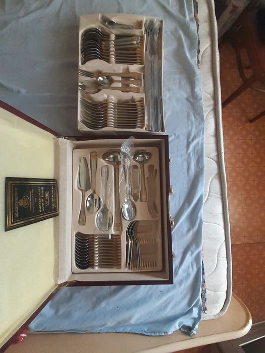 Продам столовый набор на 11 персон