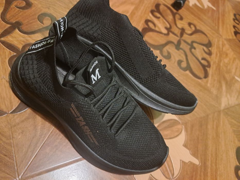 Adidasi fashion noi cu eticheta