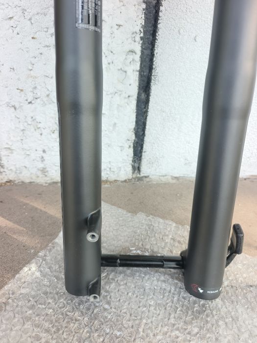 Вилка RockShox  RECON SILVER RL Remote Solo Air 27,5" 140мм.