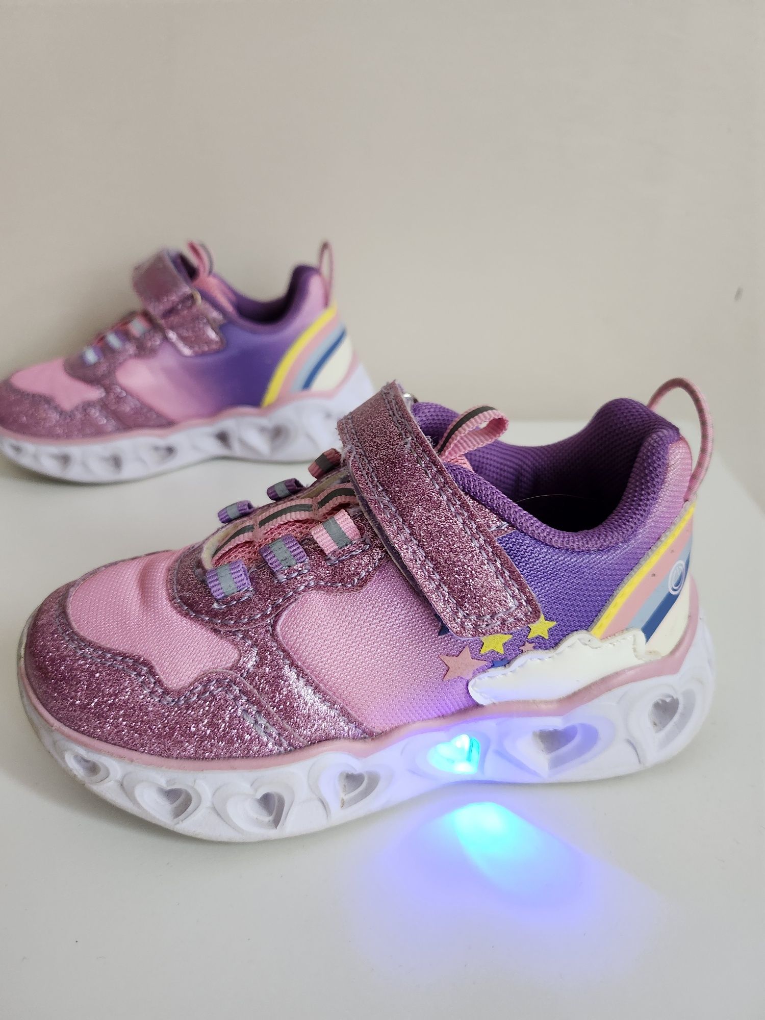 Adidas led fete 25