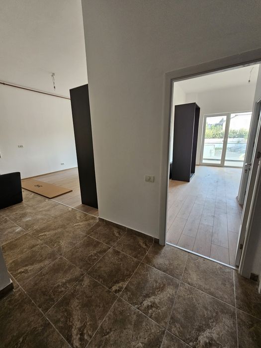 Spatiu comercial / birou 83 mpu, parter inalt, parcare