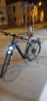 Bicicleta  electrica cube 625