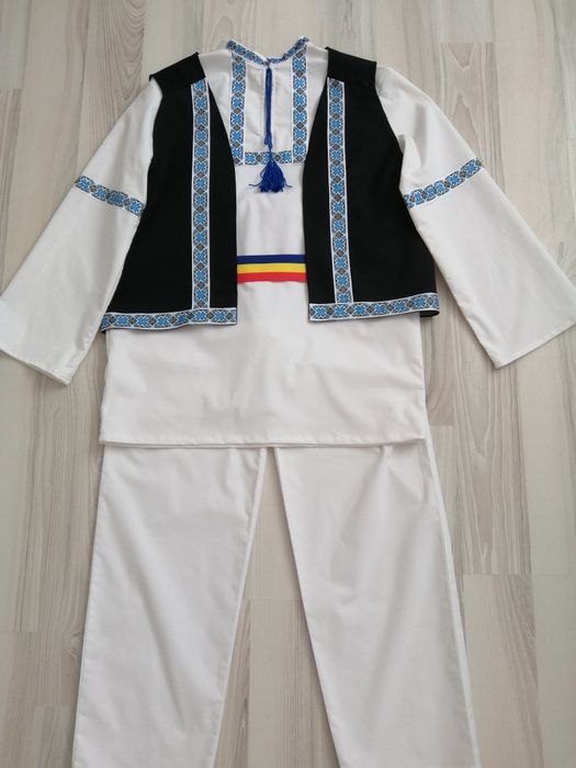 Costum popular pentru băieți