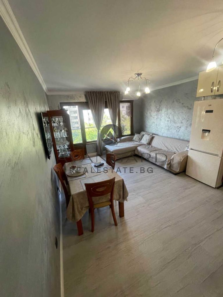 Продава се Тристаен апартамент в Пловдив, Кючук Париж - 101 кв.м за 1981 €/кв.м - Снимка #1
