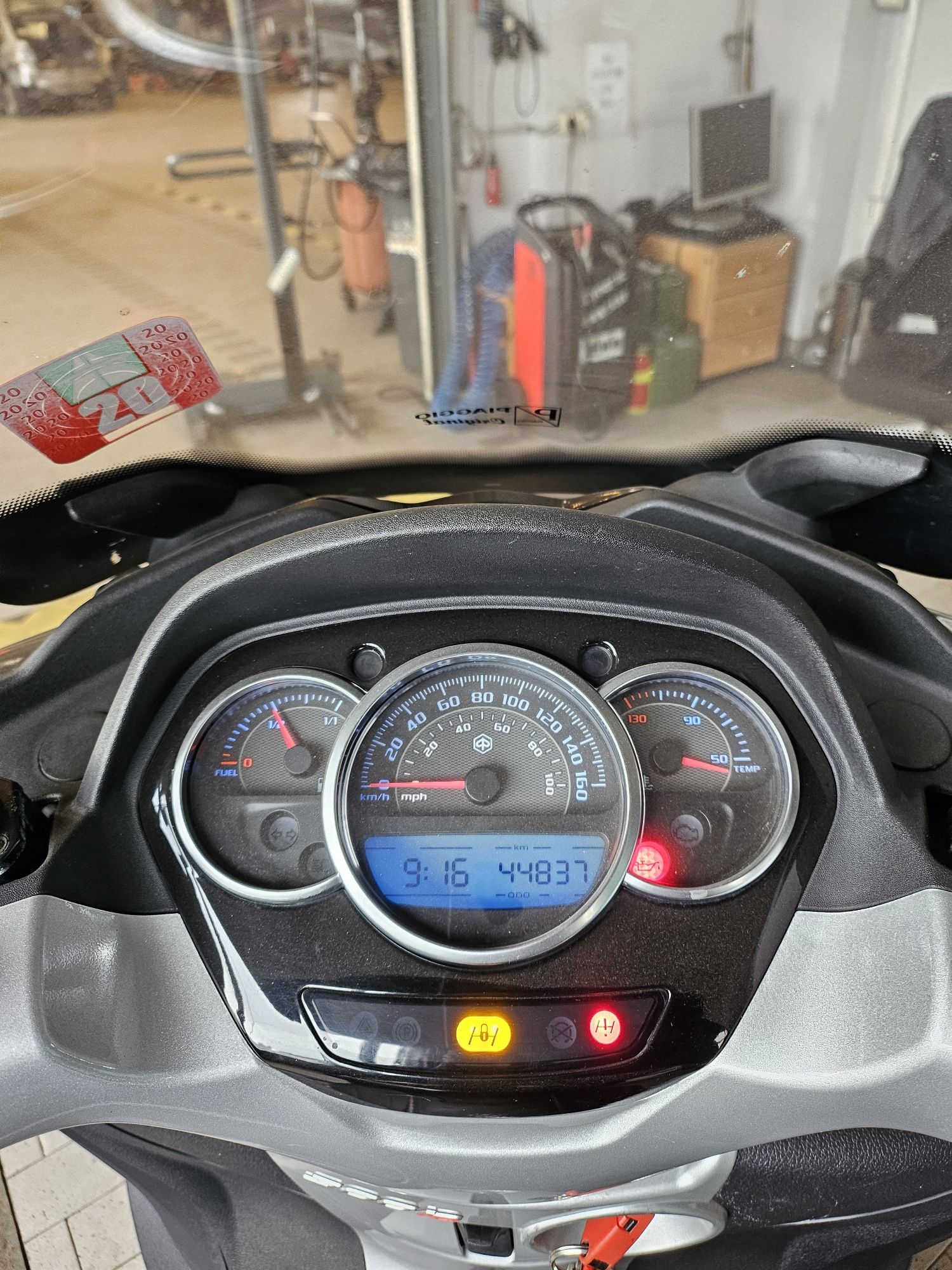 Piaggio mp3 ( Triciclu) ( service la reprezentanta ( Audi)