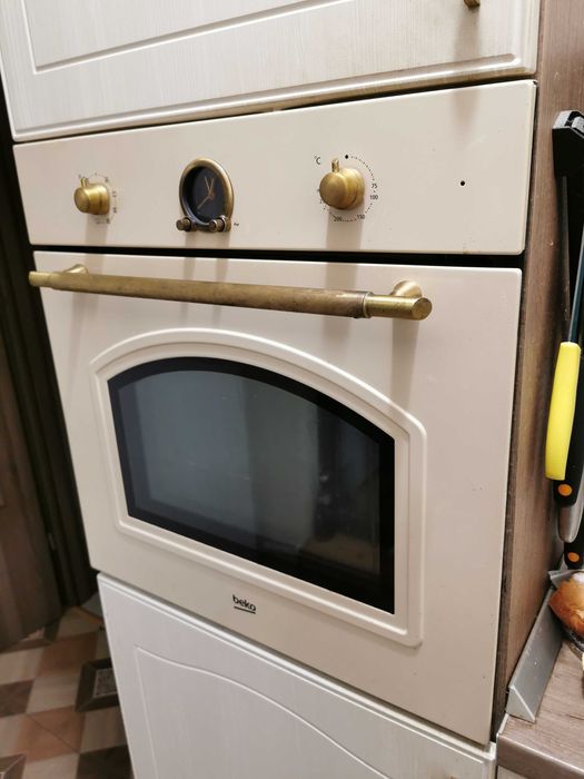 Cuptor incorporabil rustic Beko