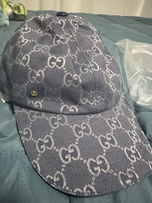 Vand sapca Gucci noua!