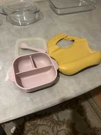 Детская силиконовая посуда и слюнявчик