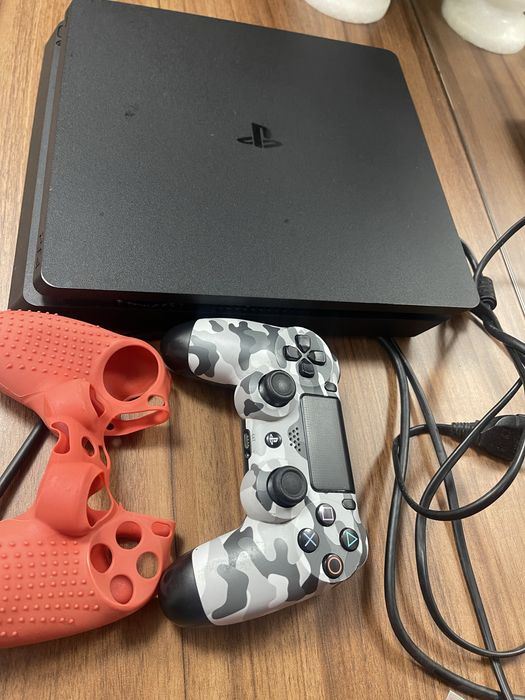 Плейстейшън 4 в перфектно състояние