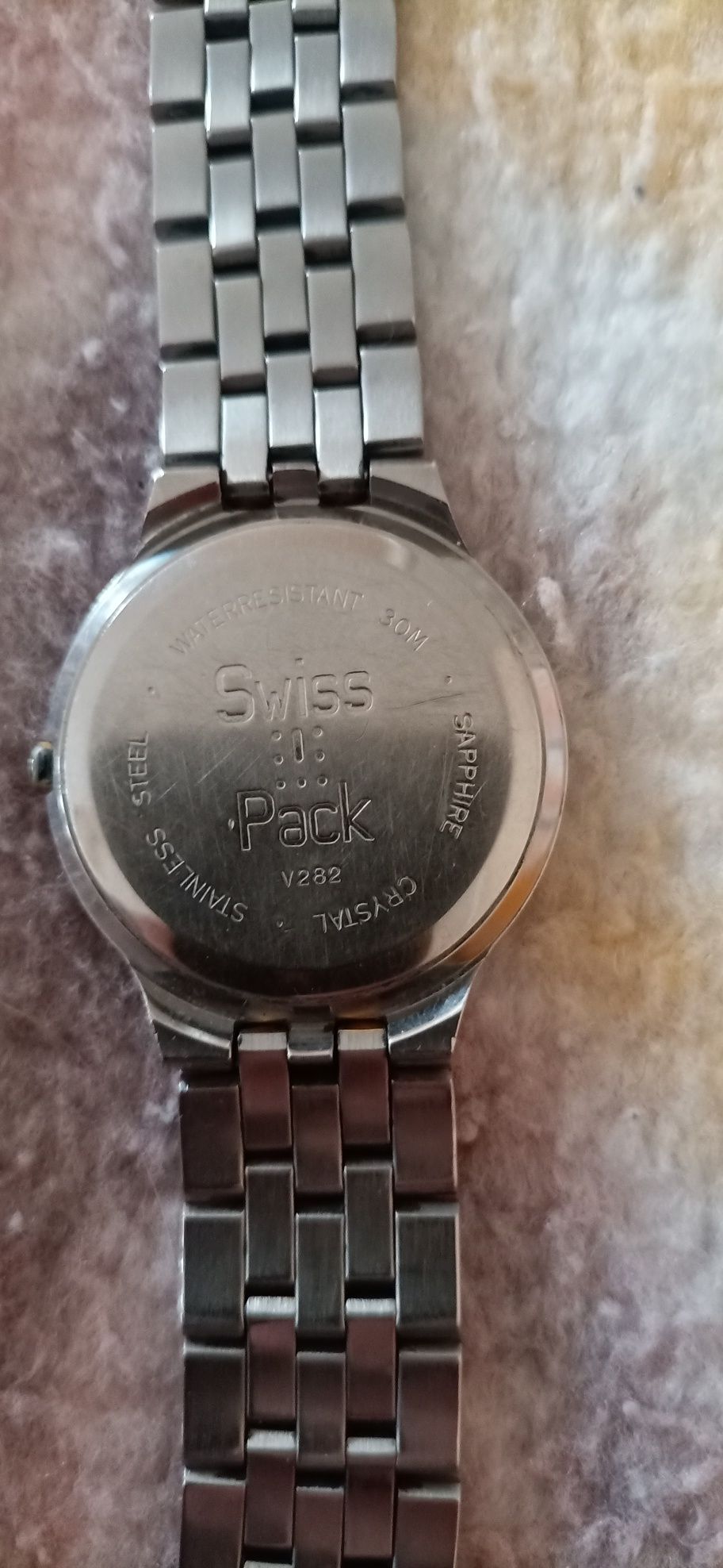 Продавам оригинален часовник Тисот