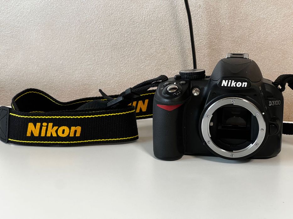 Фотоапарат Nikon D3100 за части