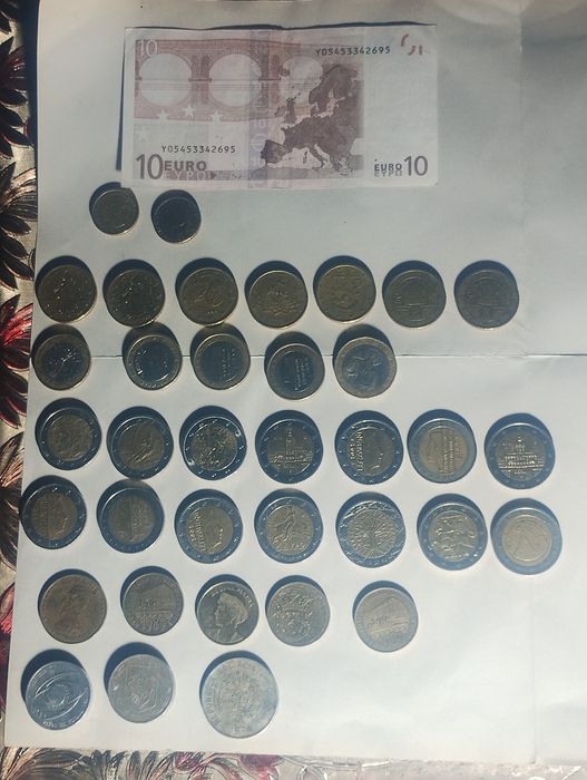 Pentru colecționari bancnotă și monede de colecție.