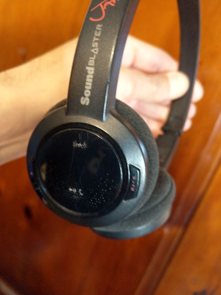 Безжични слушалки Sound Blaster Jam.