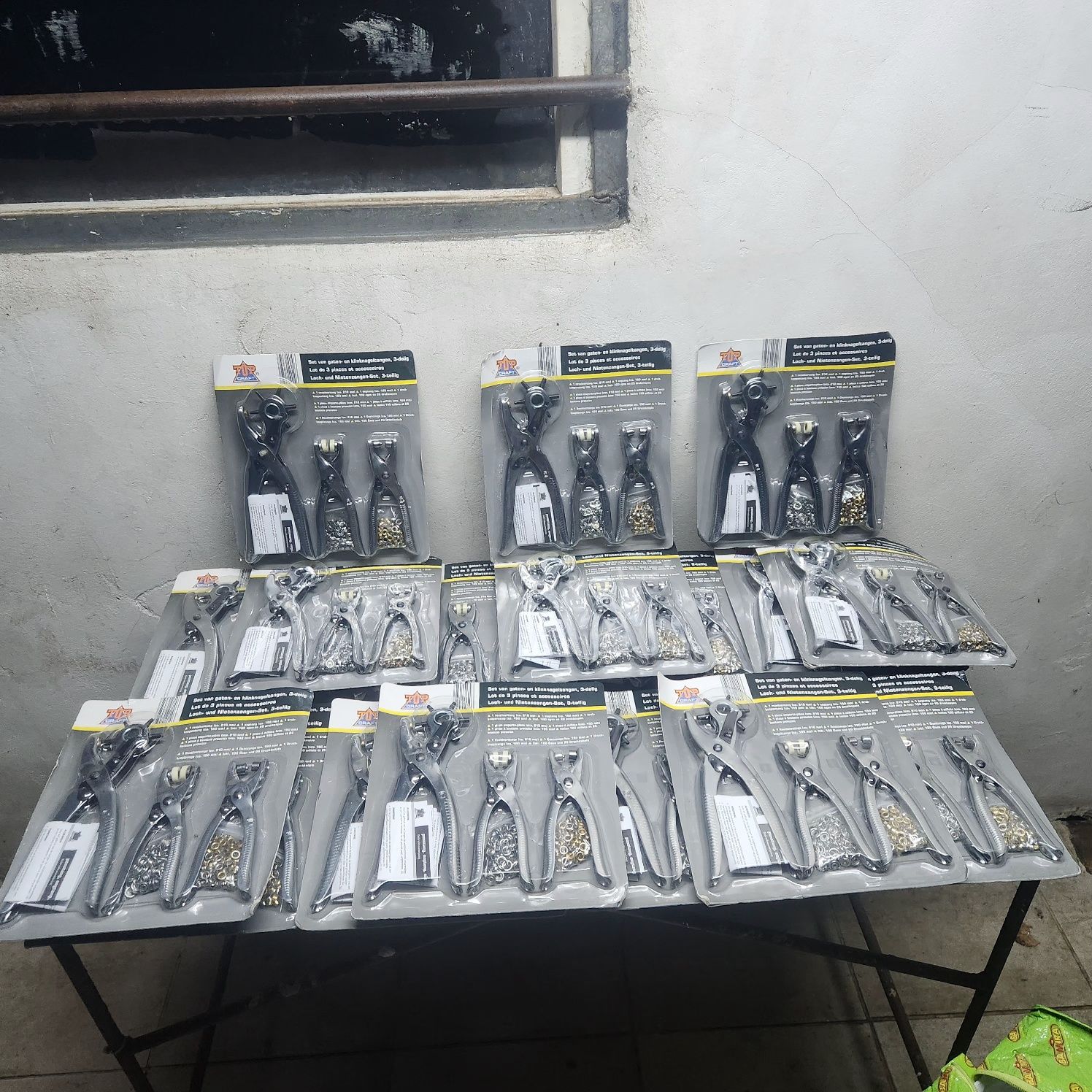 Lot 15 seturi de clești de capsat și găurit curele