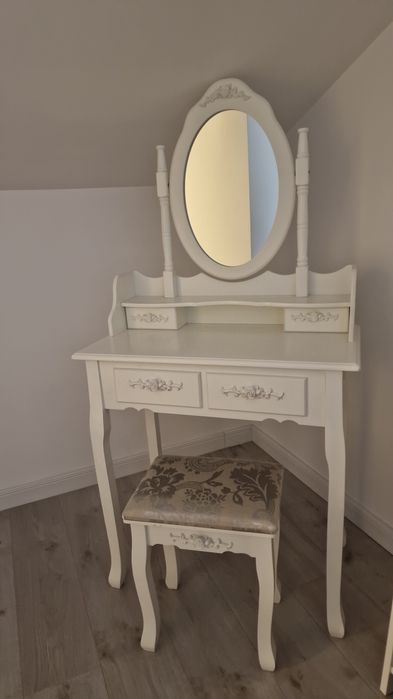 Toaleta de machiaj nefolosita.