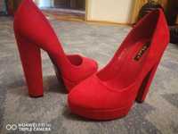 Pantofi cu toc de  culoare rosi