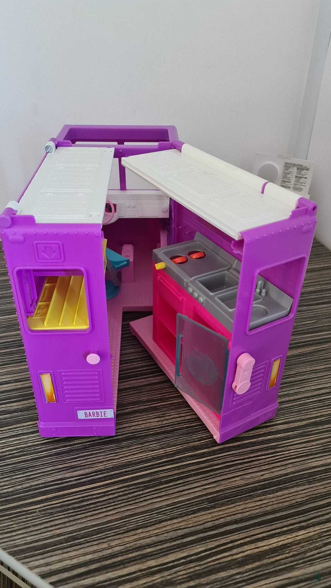 Camionul de mancare Barbie + dulap