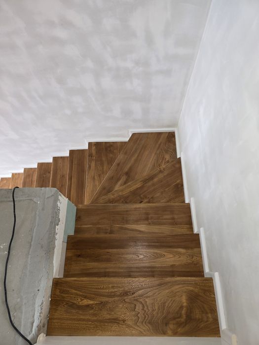 Scări din Lemn Masiv Producator