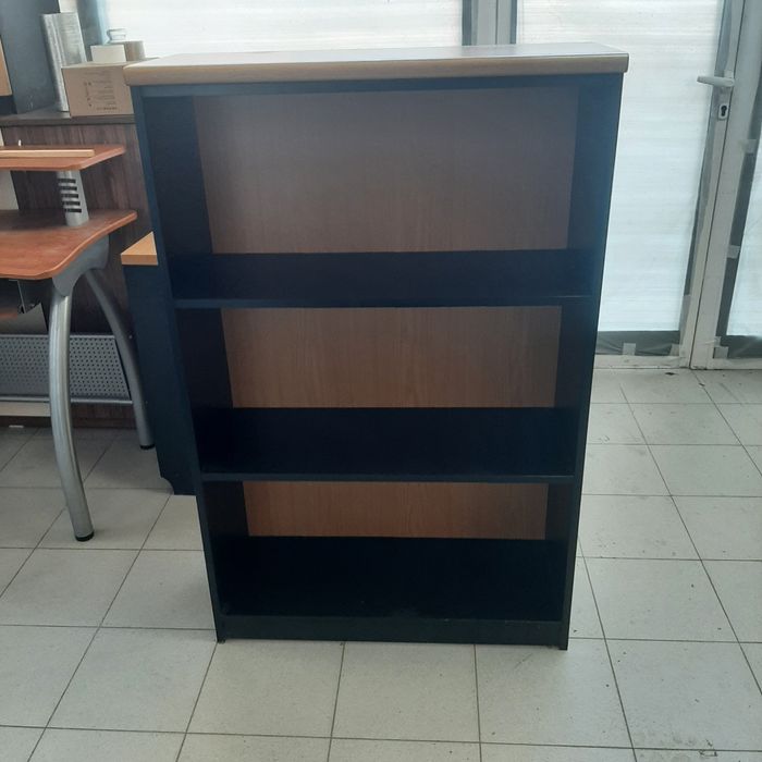 Продавам офис обзавеждане в идеално състояние