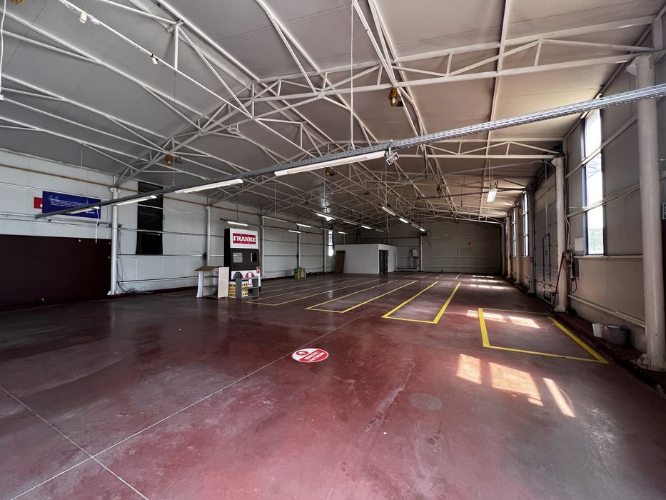 Spatiu comercial (hala) de inchiriat 875mp , intrare principala ONESTI