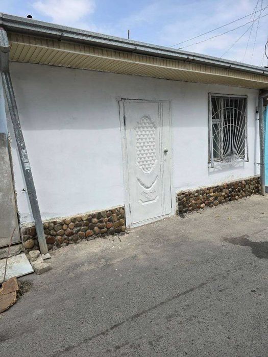 Срочно сдается домик из 2 комнат.Узбум.