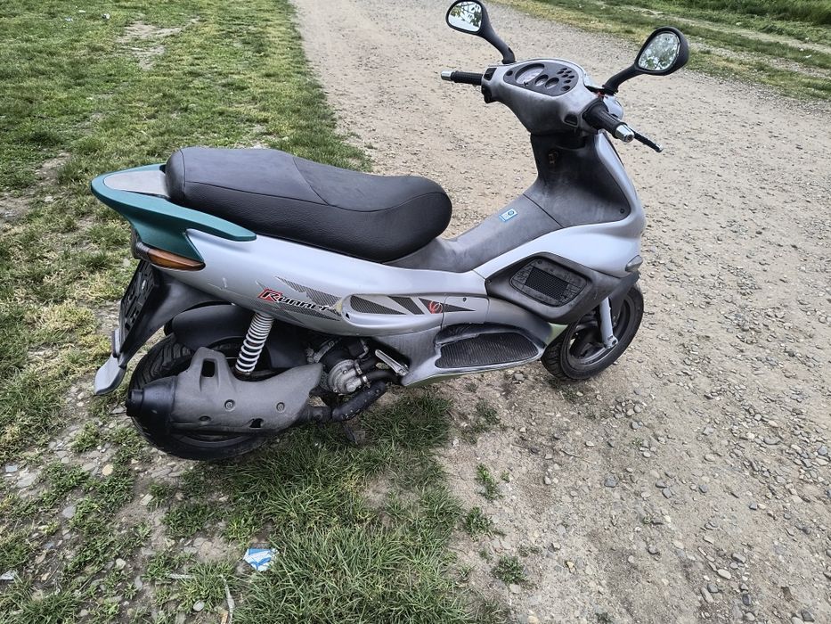 Vând scuter Piaggio Runer 124cc