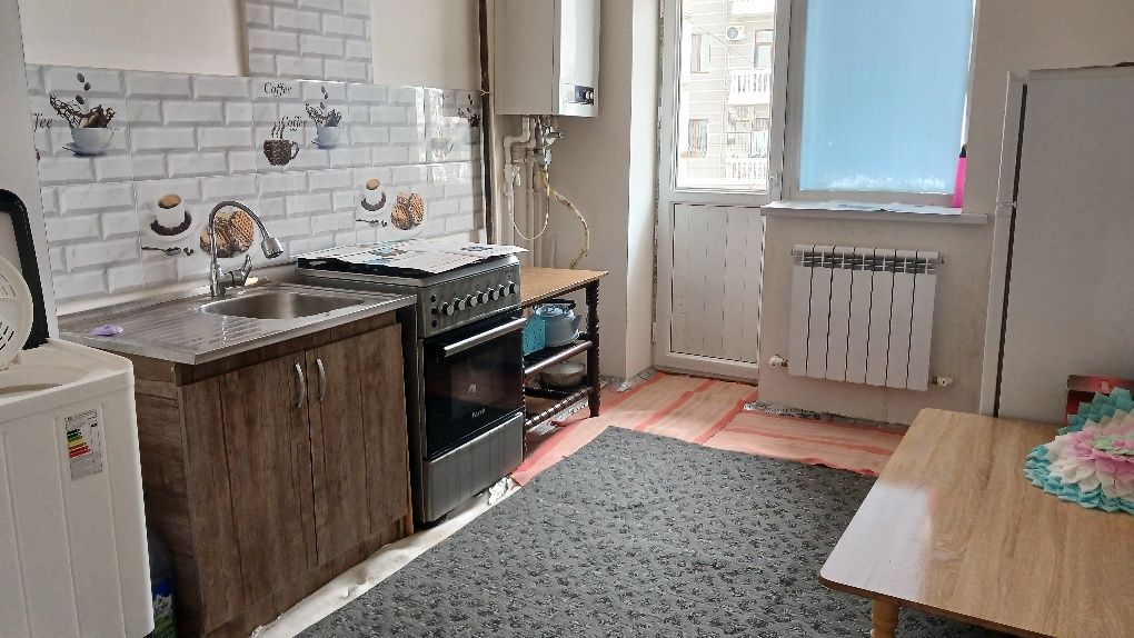 Urganch shaxar Nihol maktab yonida 7/4 qavatda joylashgan 2 xonali kv