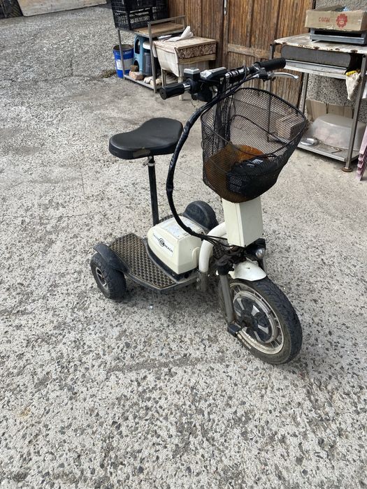 Продавам електрическа триколка във добро състояние