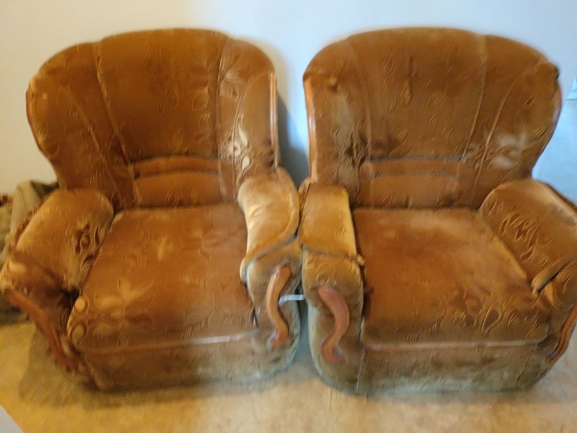 Продам диван и два кресла в хорошем состоянии,