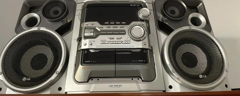 Vând combină muzicală LG