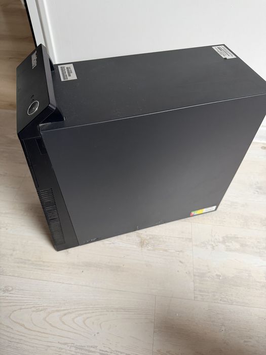 Настолни компютри (малки и големи) + монитори