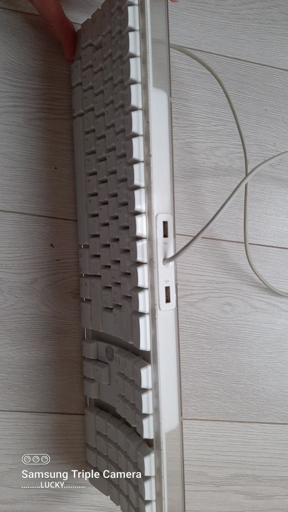 Tastatura Apple A1048 cu 2 porturi de usb
