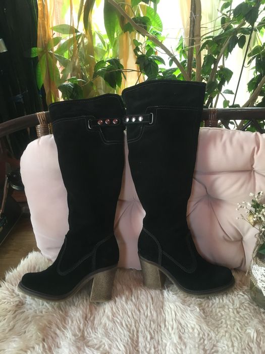 Cizme negre NOI piele intoarsa marimea 36