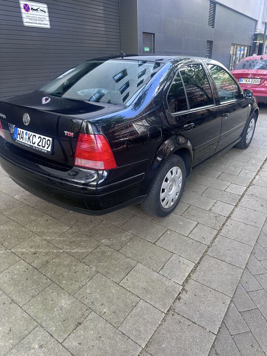 Volswagen bora 1.9 ,6 trepte 131 de cai  si iphone 16 pro max de 256