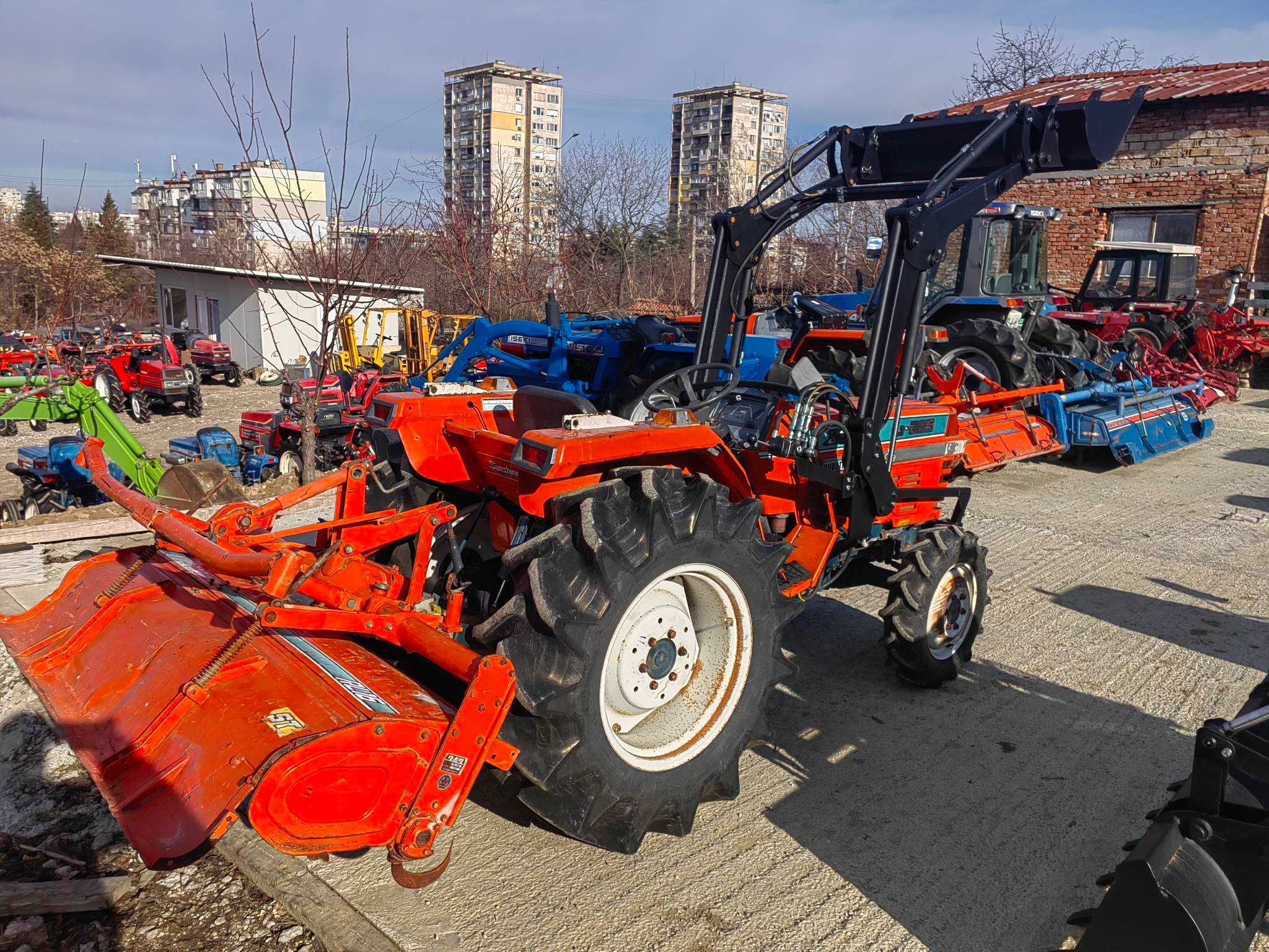 Челен товарач KUBOTA L1-285  4x4