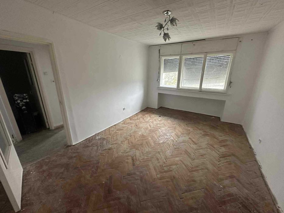 Apartament 3 camere + 2 băi | 2 balcoane | De renovat | Cartier MV1