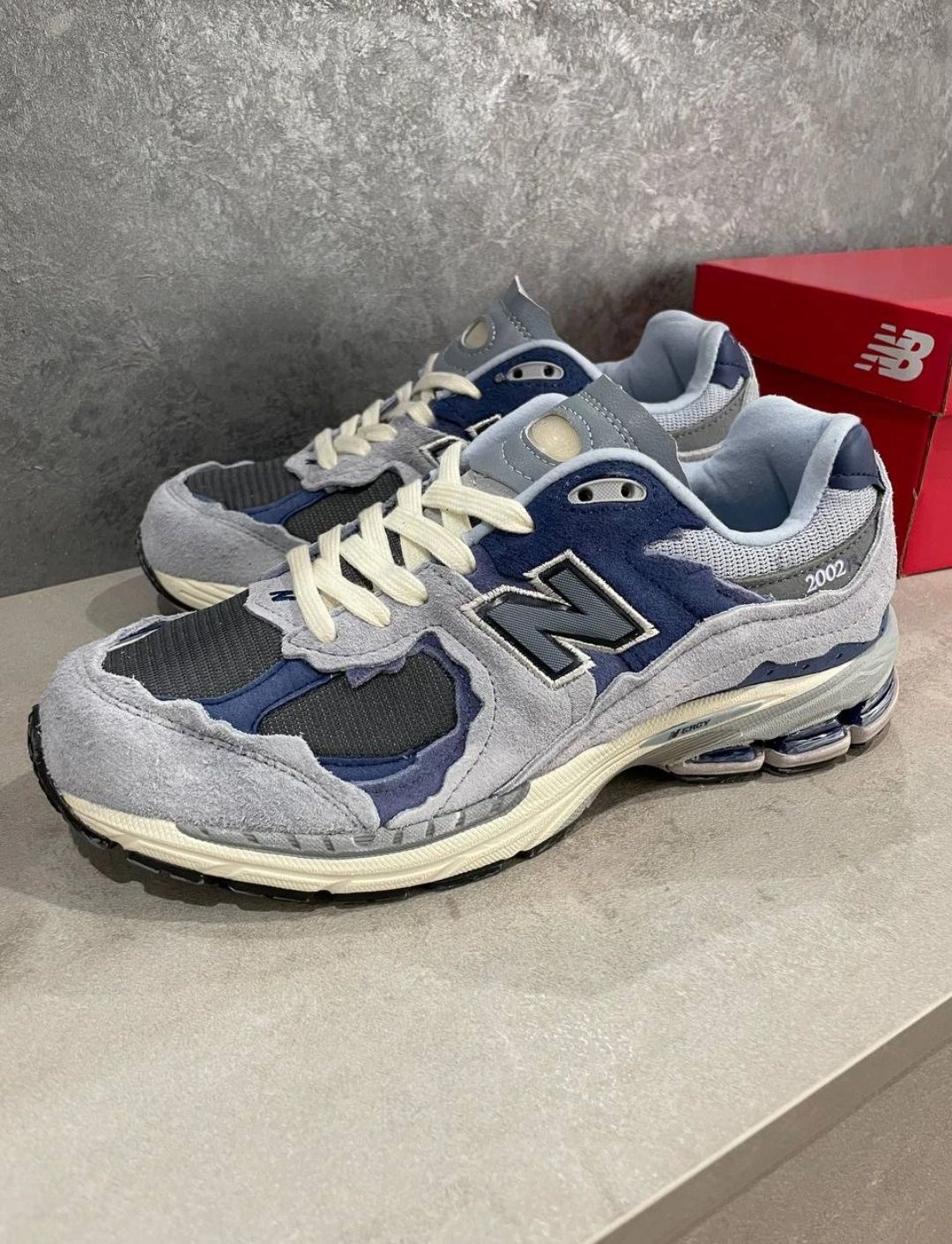 New Balance 2002 R