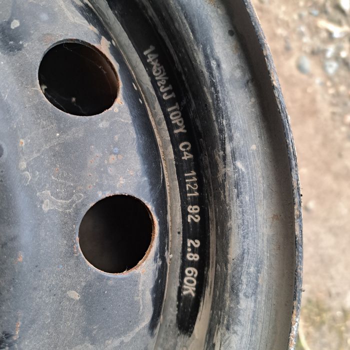 Продам диски на R14 5 отверстий на Тойота Мазда