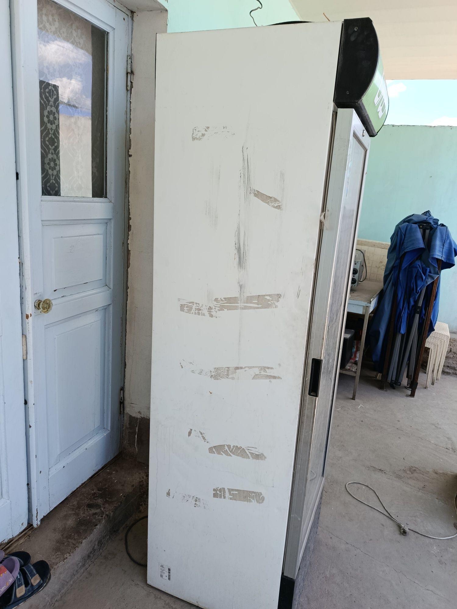 Продается Витринный холодильник Artel 380L