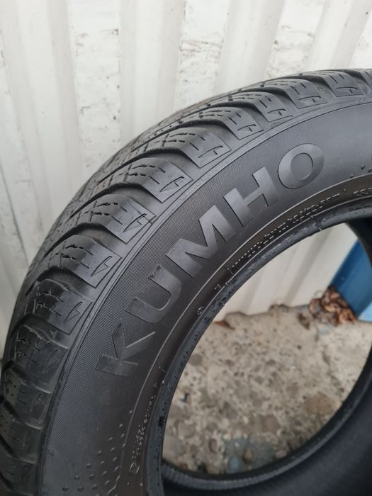 2 Anvelope de iarna*195/65R15*KUMHO*LICHIDARE STOC*75 Lei Buc*