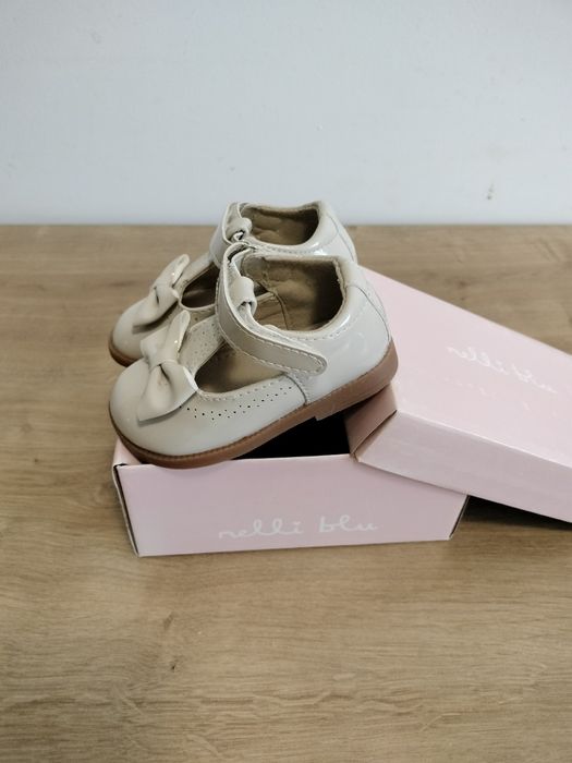 Vând pantofi fetiță 21