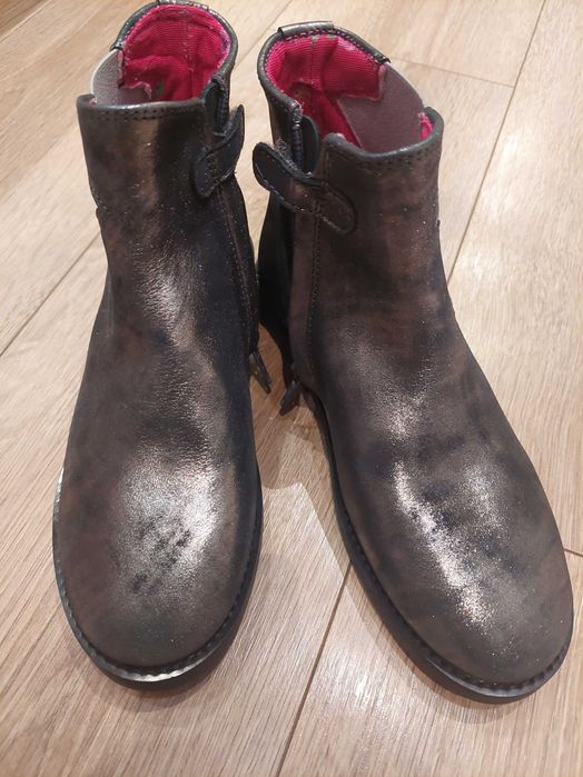 БОТИ МОМИЧЕ, естествена кожа