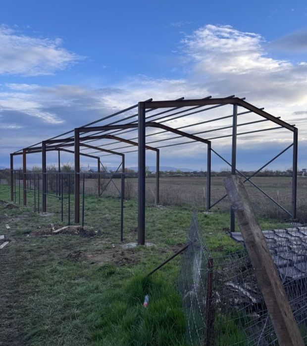 vând structură metalică 8 m deschidere lungime 30 m din profil pe 160
