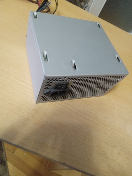 Захранване за компютър ATX 550W
Захранване за компютър ATX 550W
Захран