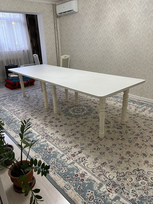 Стол, стулья для гостиной, и кухонный уголок б/у